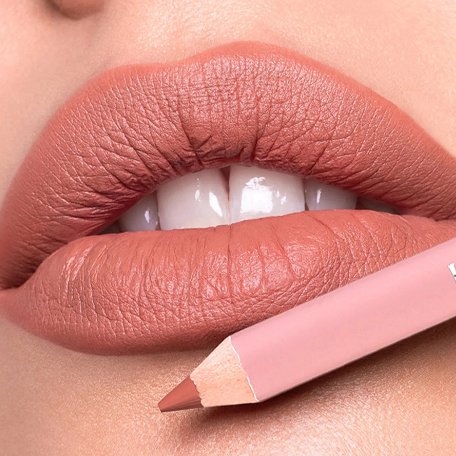12 Matte Lipliners – waterproof & plumping.