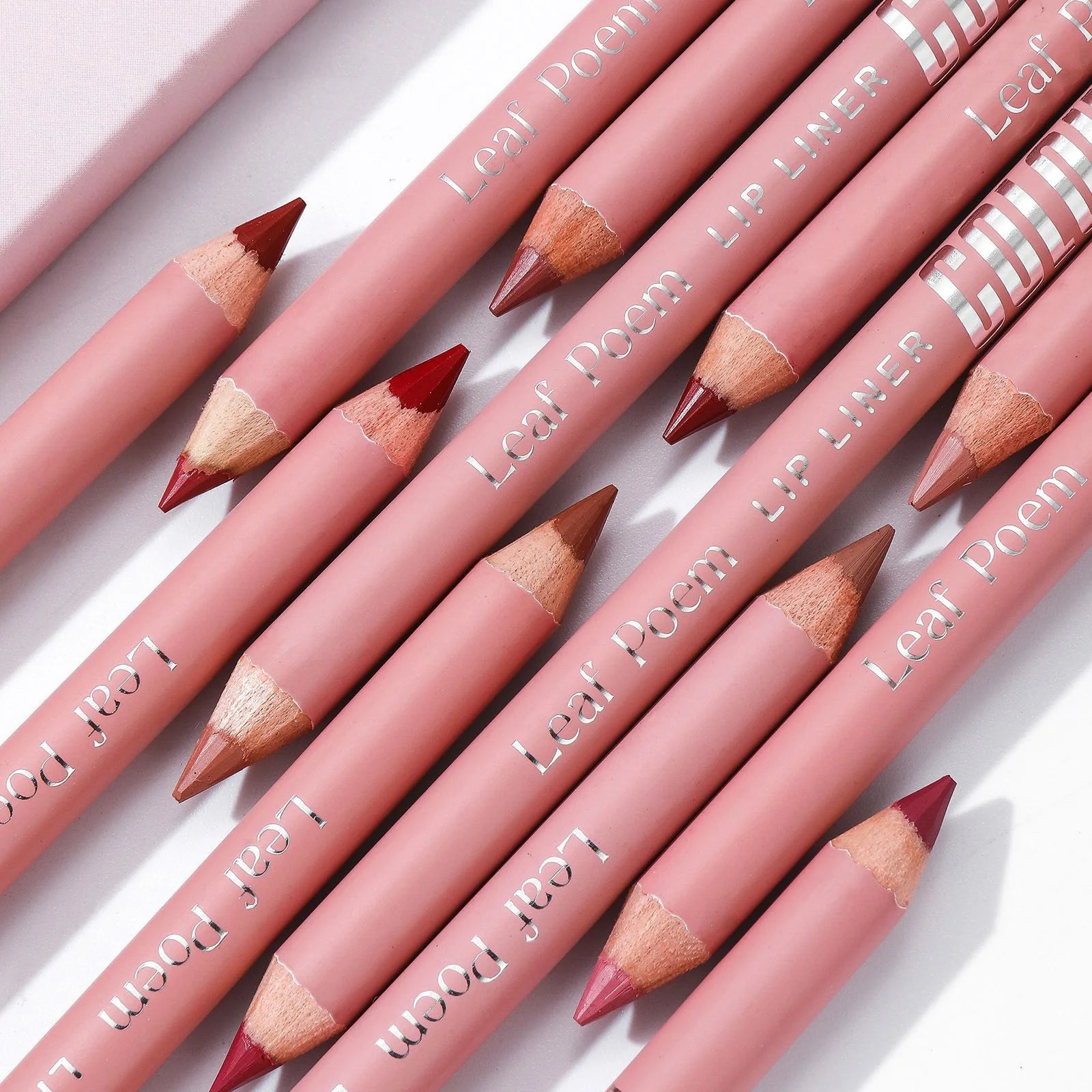 12 Matte Lipliners – waterproof & plumping.