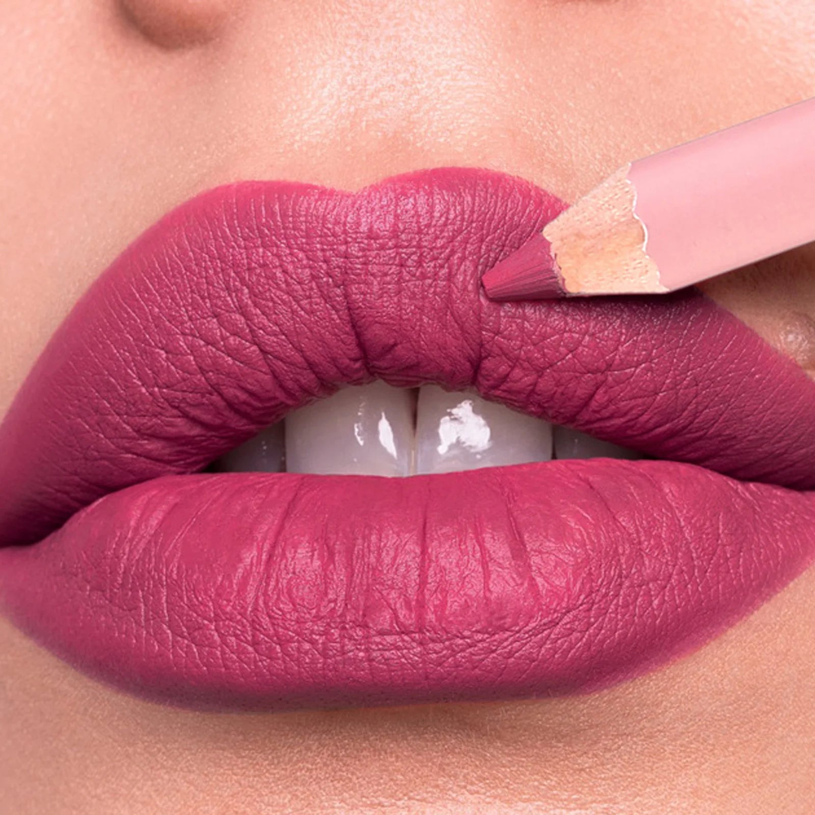 12 Matte Lipliners – waterproof & plumping.