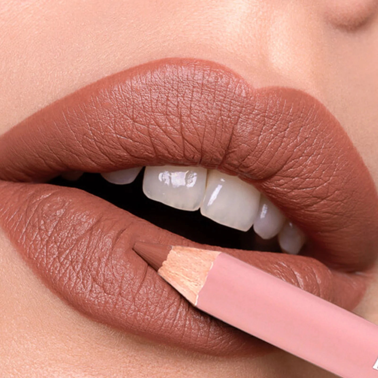 12 Matte Lipliners – waterproof & plumping.
