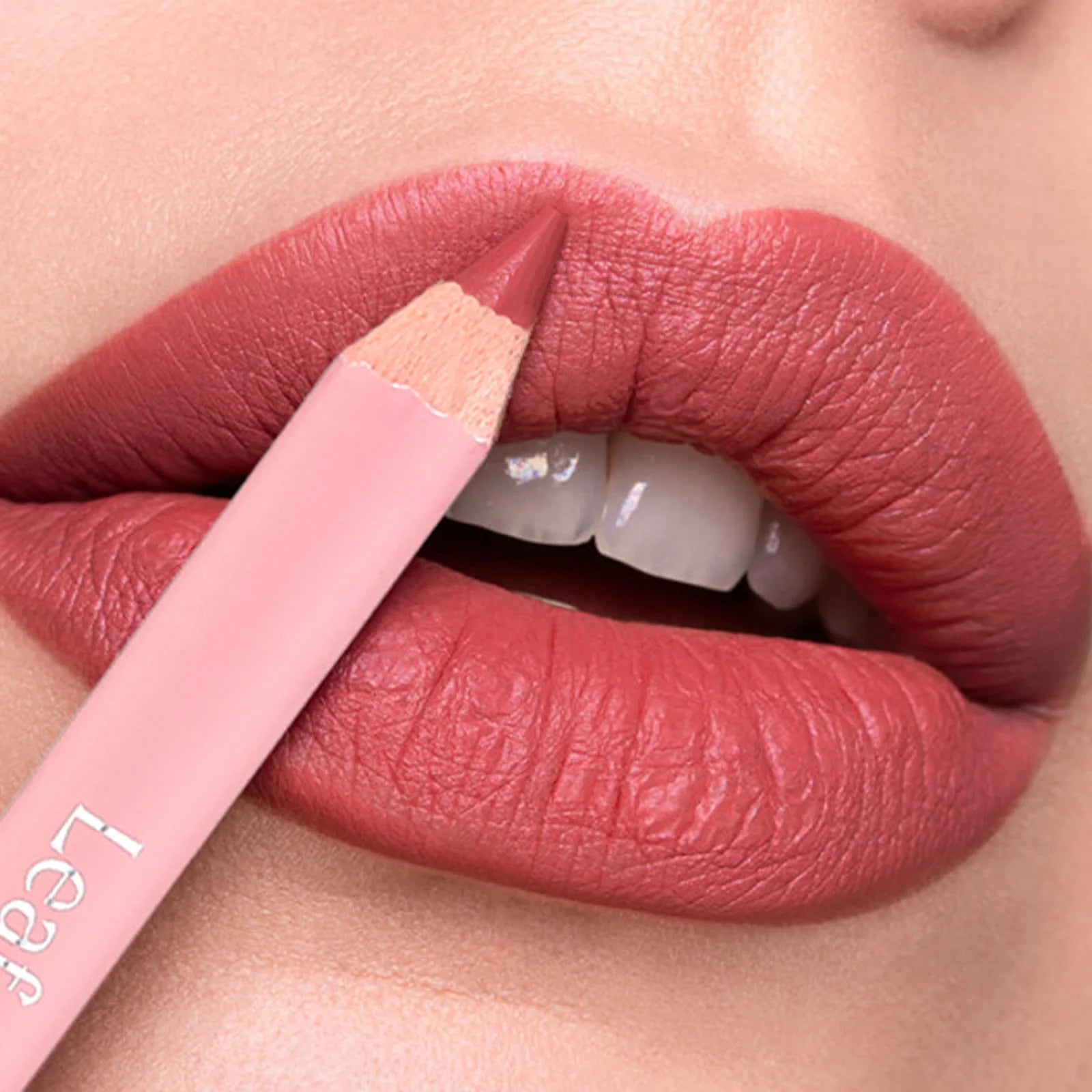 12 Matte Lipliners – waterproof & plumping.